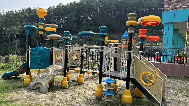 Kindergarten playground slide (8)