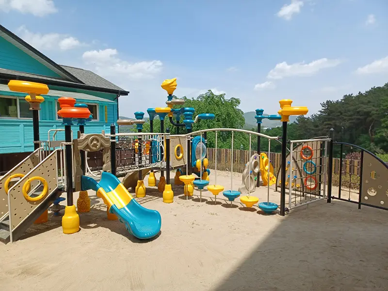 Kindergarten playground slide (7)