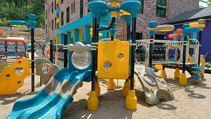 Kindergarten playground slide (4)