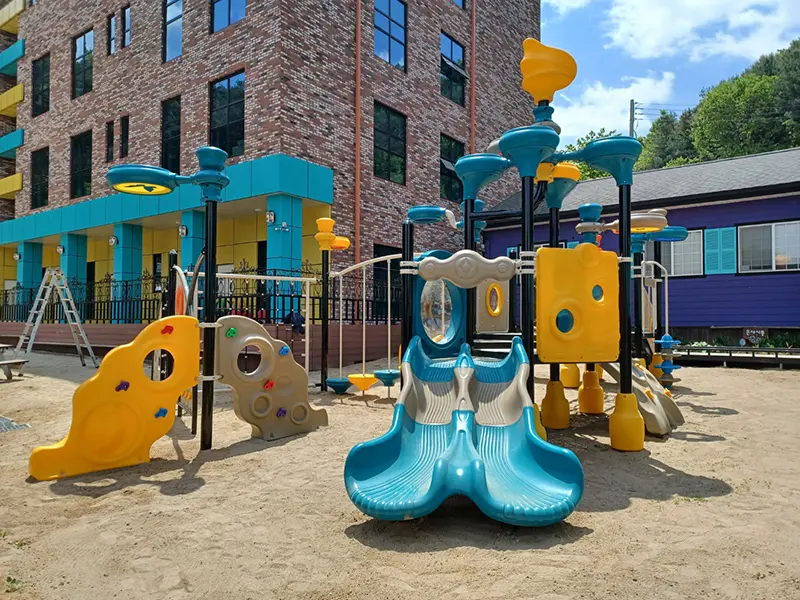 Kindergarten playground slide (5)